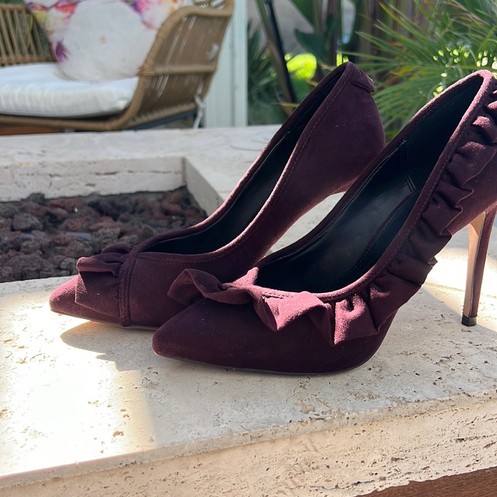 BCBG like suede shoes
